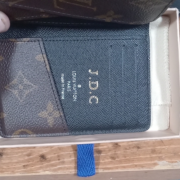 Louis Vuitton card holder - Picture 2 of 3